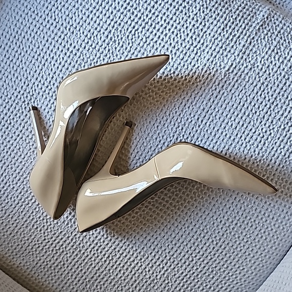 Womens Guess MGMerilyn Ivory Pumps/Heels Size 9M - Picture 6 of 10